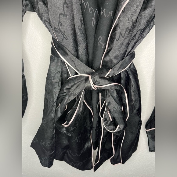 Victoria’s Secret Black Satin Script Robe – Size L/XL (NWT) - Picture 4 of 6